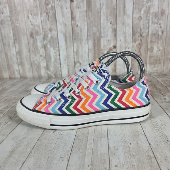 Converse Chuck Taylor All Star Low Top‎ Chevron Zigzag Print Sneakers Women 7 - Picture 2 of 8